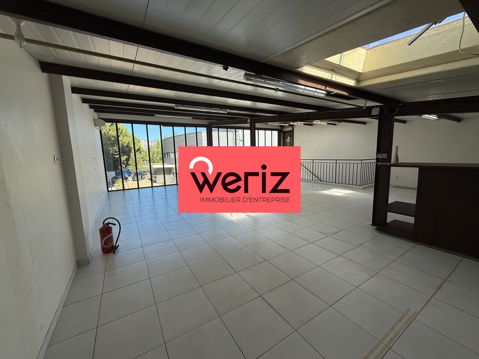 Location Entrepôt Rousset 13790