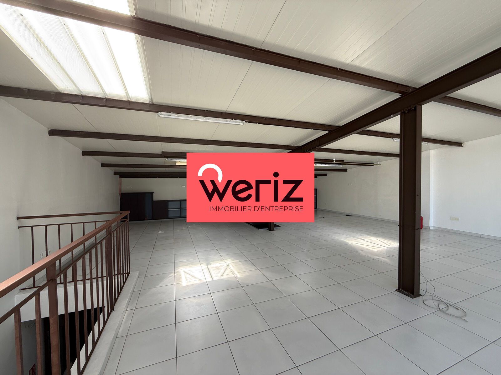 Location Entrepôt Rousset 13790