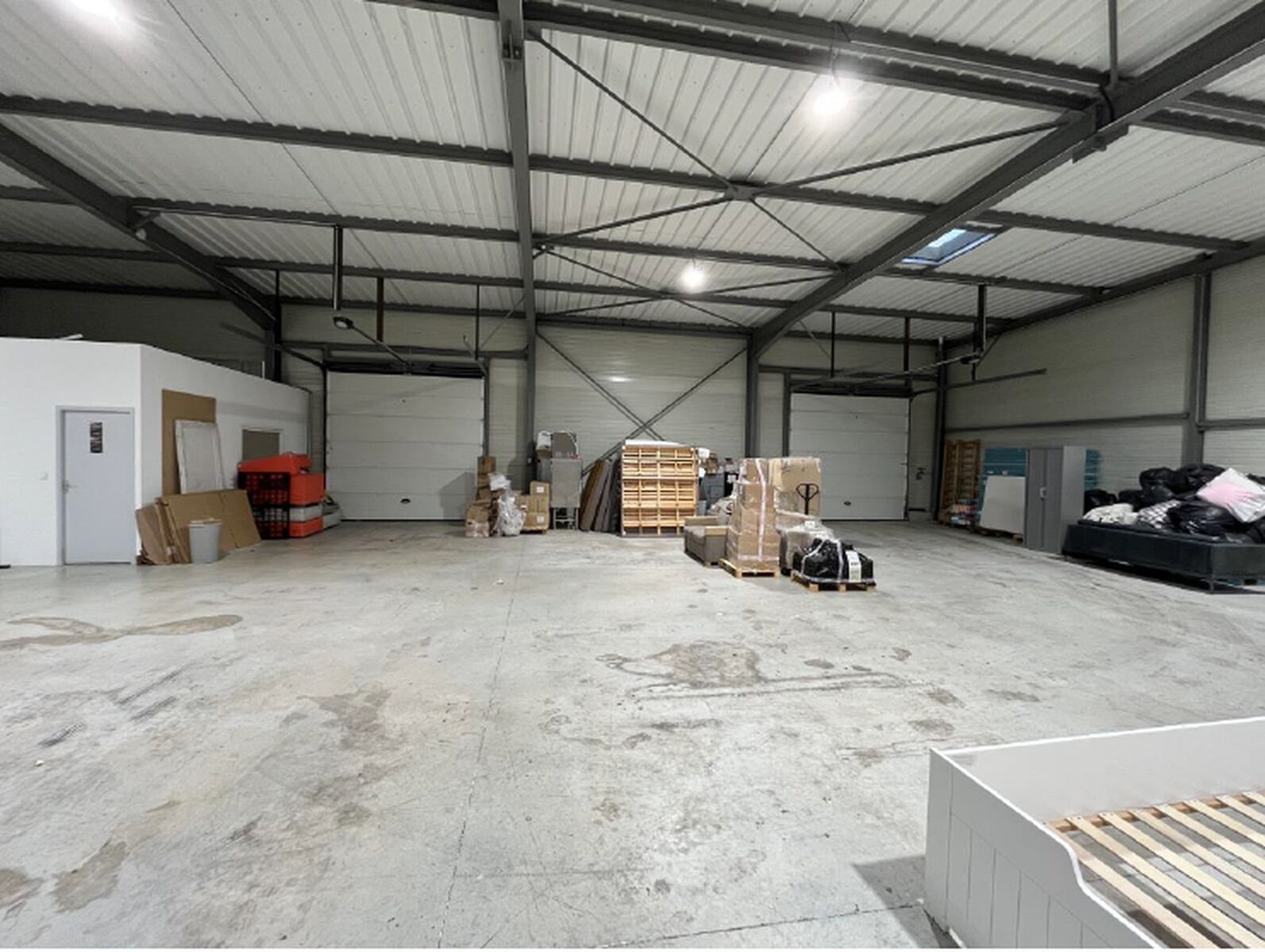 entrepôt en location sur GALLARGUES LE MONTUEUX (30660)